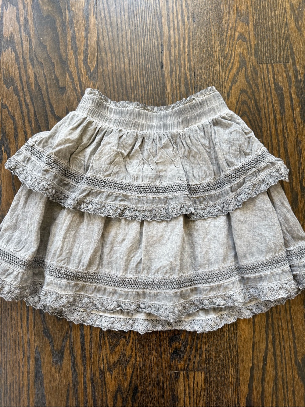 KatieJ NYC Light Gray Tiered Lace-Trim Mini Skirt